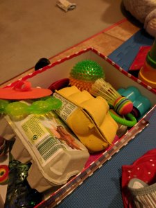 DIY sensory craft treasure box with egg cartons DIY sensory craft treasure box with egg cartons